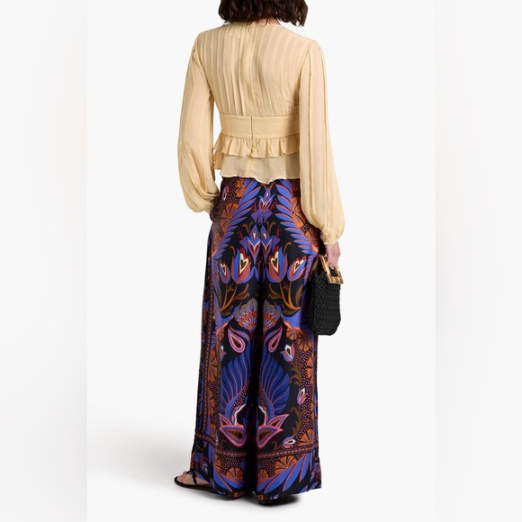 NWOT FARM Rio Pintucked crepe de chine blouse
Size X-Small - Picture 3 of 9